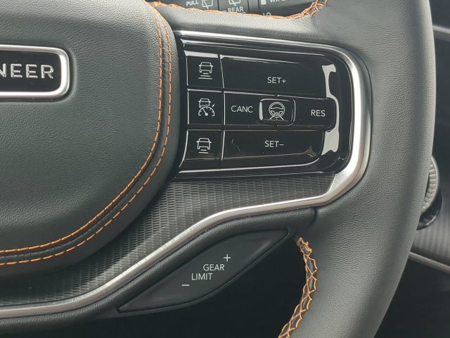 New 2026 Jeep Grand Wagoneer Summit AWD/4WD image 32