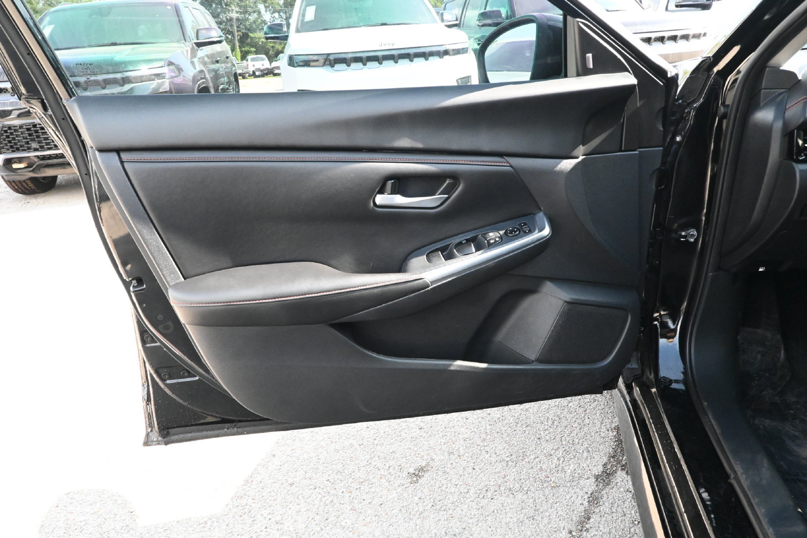 Used 2025 Nissan Sentra SR FWD image 8