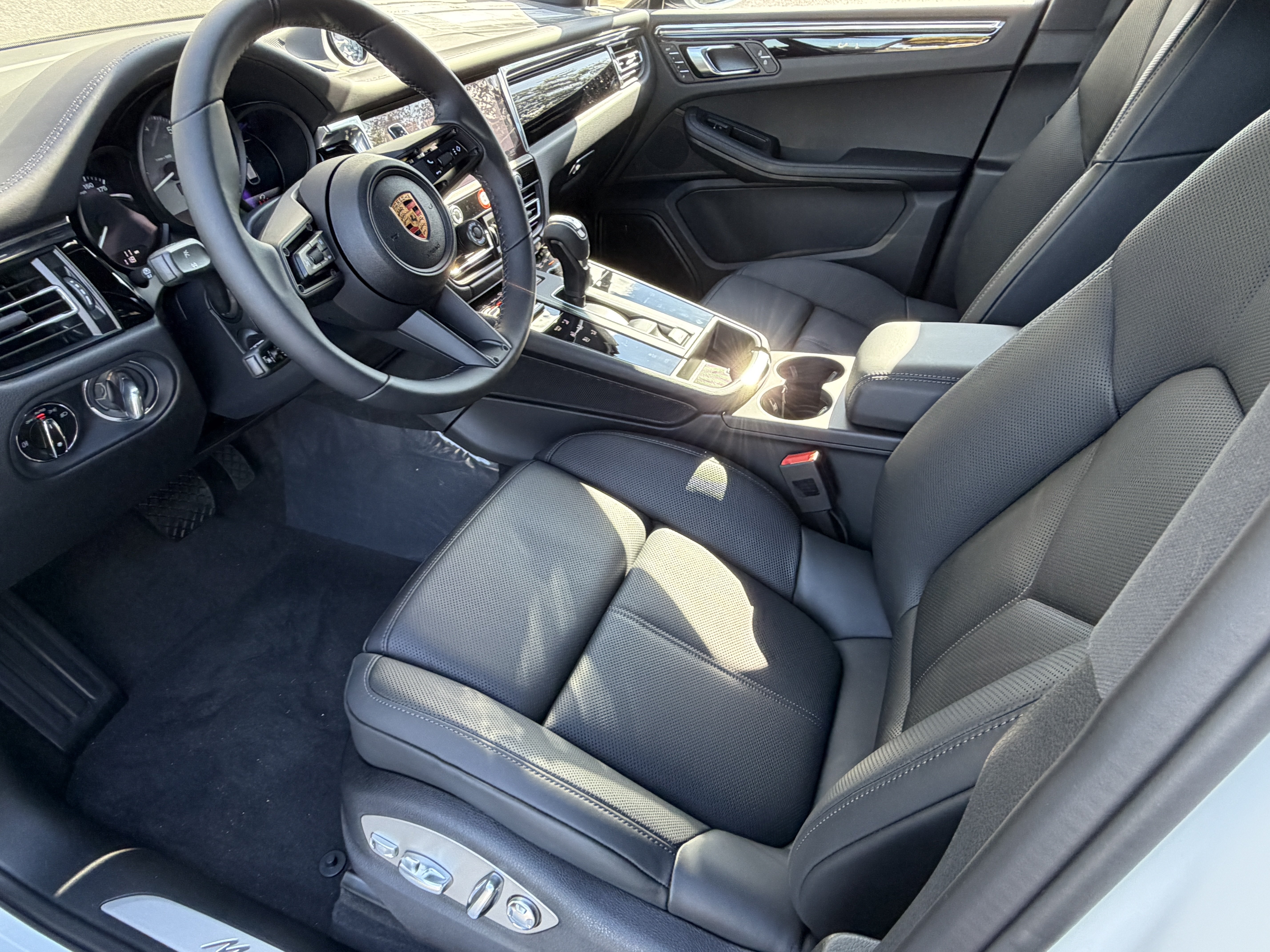 New 2026 Porsche Macan S AWD/4WD image 4