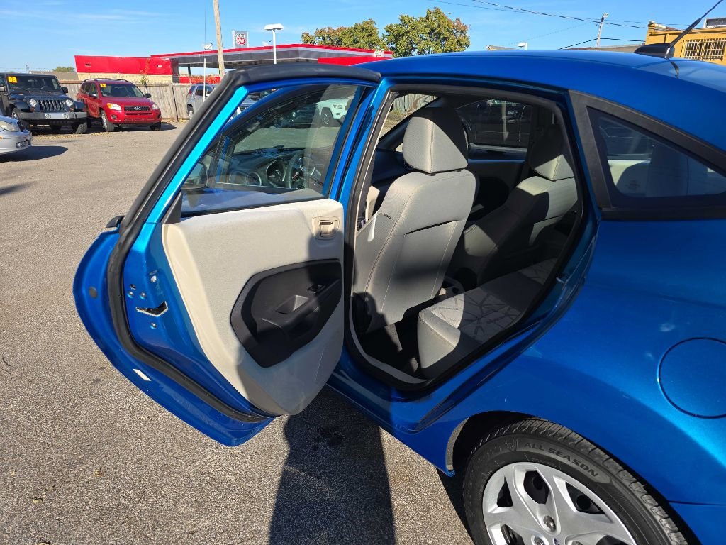 Used 2013 Ford Fiesta SE image 23