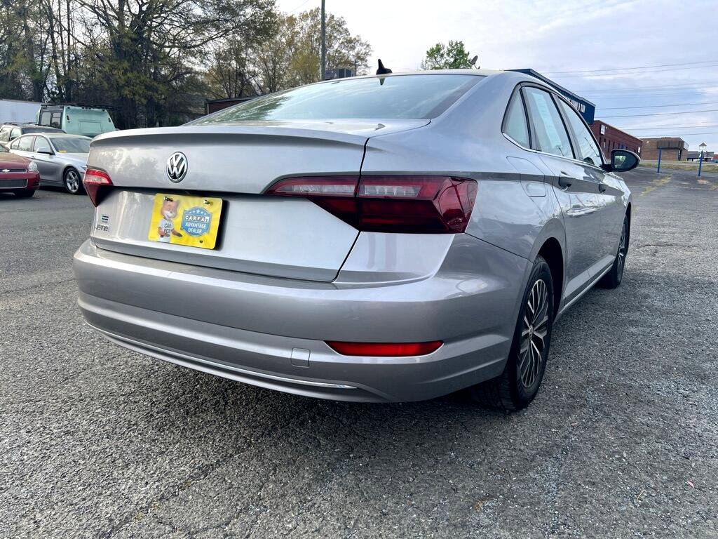 Used 2021 Volkswagen Jetta SE image 4