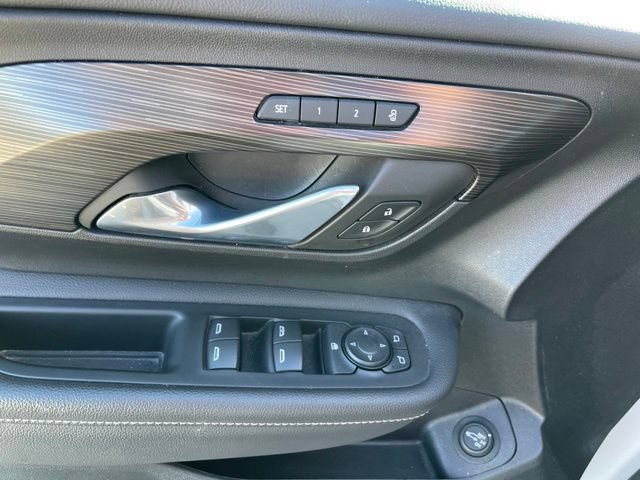 Used 2022 GMC Terrain SLT w/ Tech Package AWD/4WD image 13