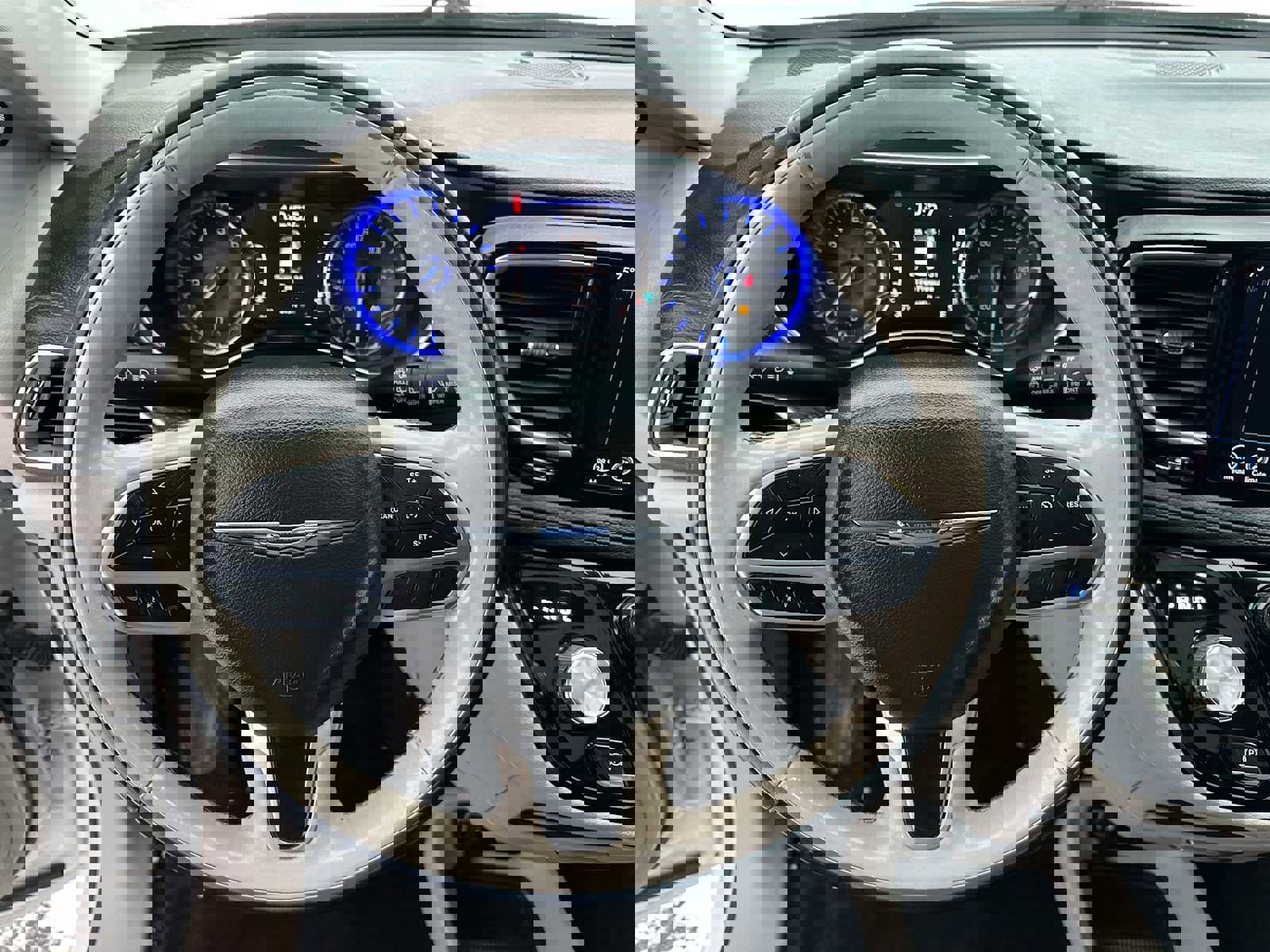 Used 2020 Chrysler Pacifica Limited image 25