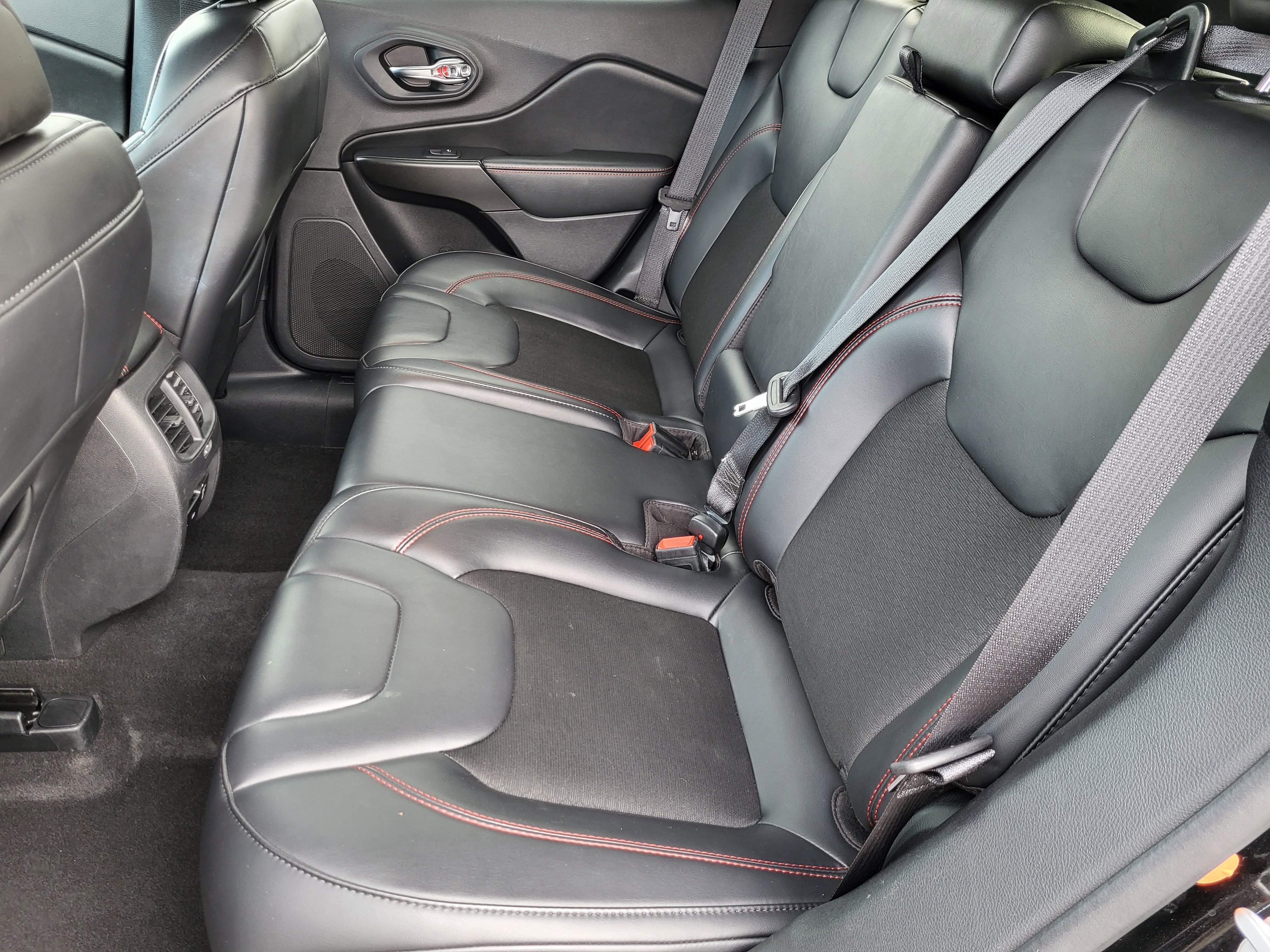 Used 2020 Jeep Cherokee Trailhawk w/ Cold Weather Group image 9