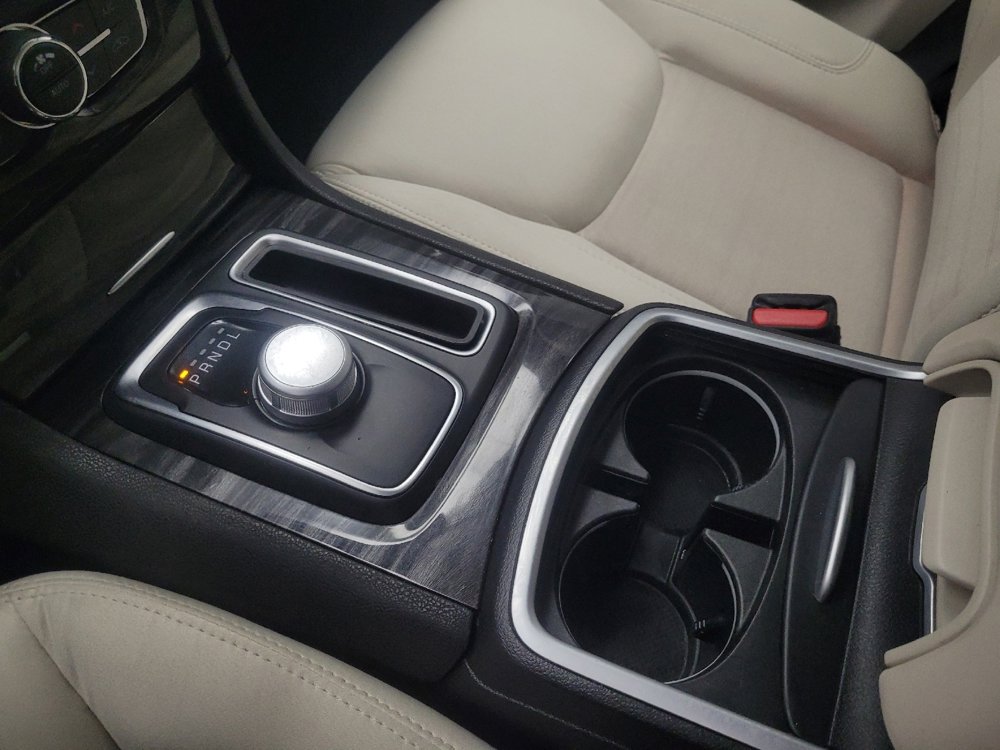 Used 2022 Chrysler 300 Touring image 26