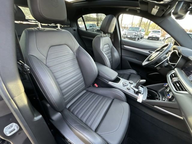Used 2023 Alfa Romeo Stelvio Veloce image 25
