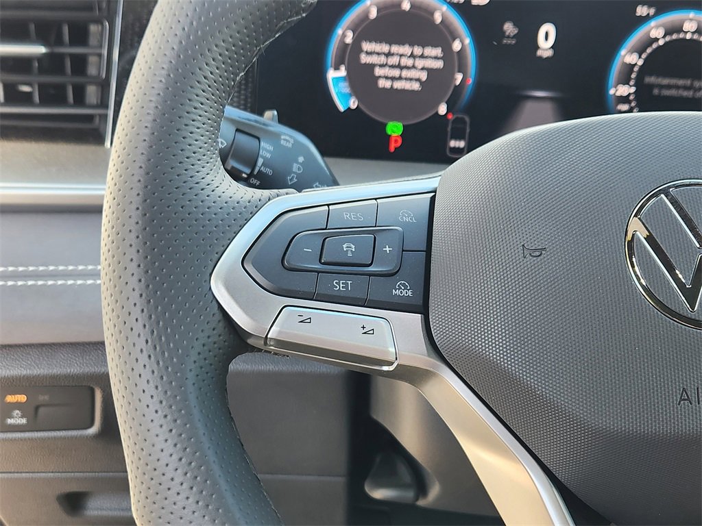 New 2025 Volkswagen Tiguan SE R-Line image 9