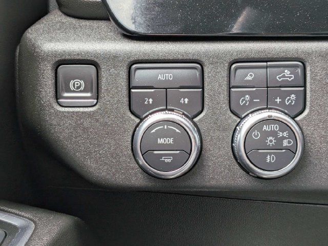 Used 2025 GMC Sierra 1500 SLT AWD/4WD image 21