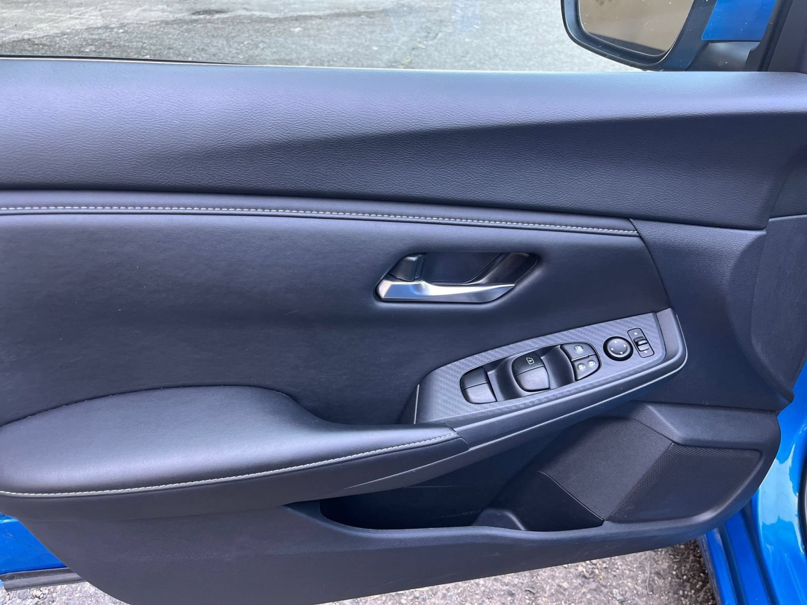 Used 2025 Nissan Sentra SV FWD image 15