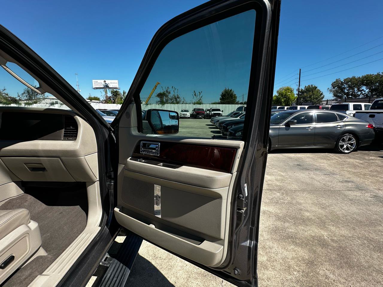 Used 2012 Lincoln Navigator 2WD image 34