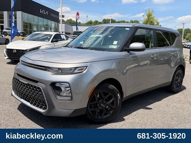 Used 2022 Kia Soul LX w/ Technology Package FWD image 2