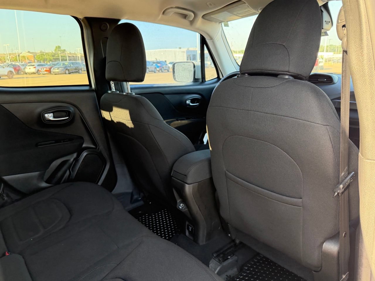 Used 2021 Jeep Renegade Latitude w/ Convenience Group FWD image 31