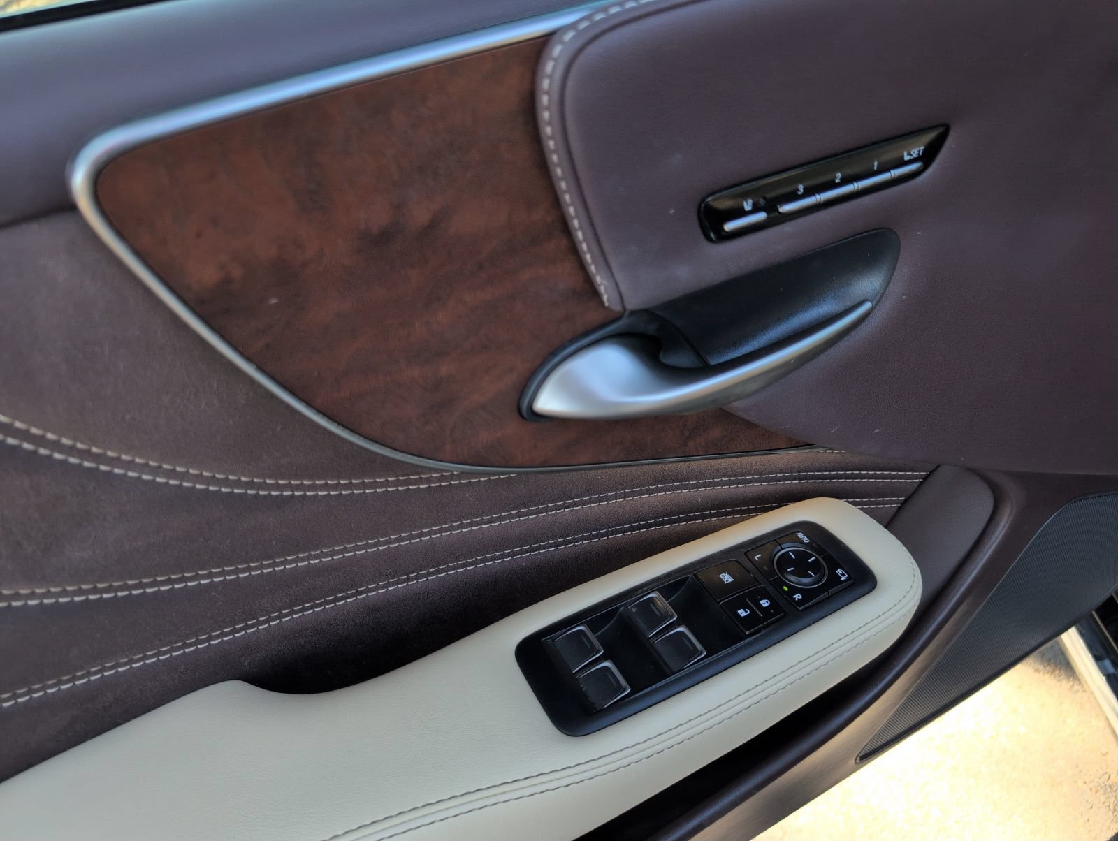 Certified 2020 Lexus LS 500 w/ Accessory Package (Z2) RWD image 8