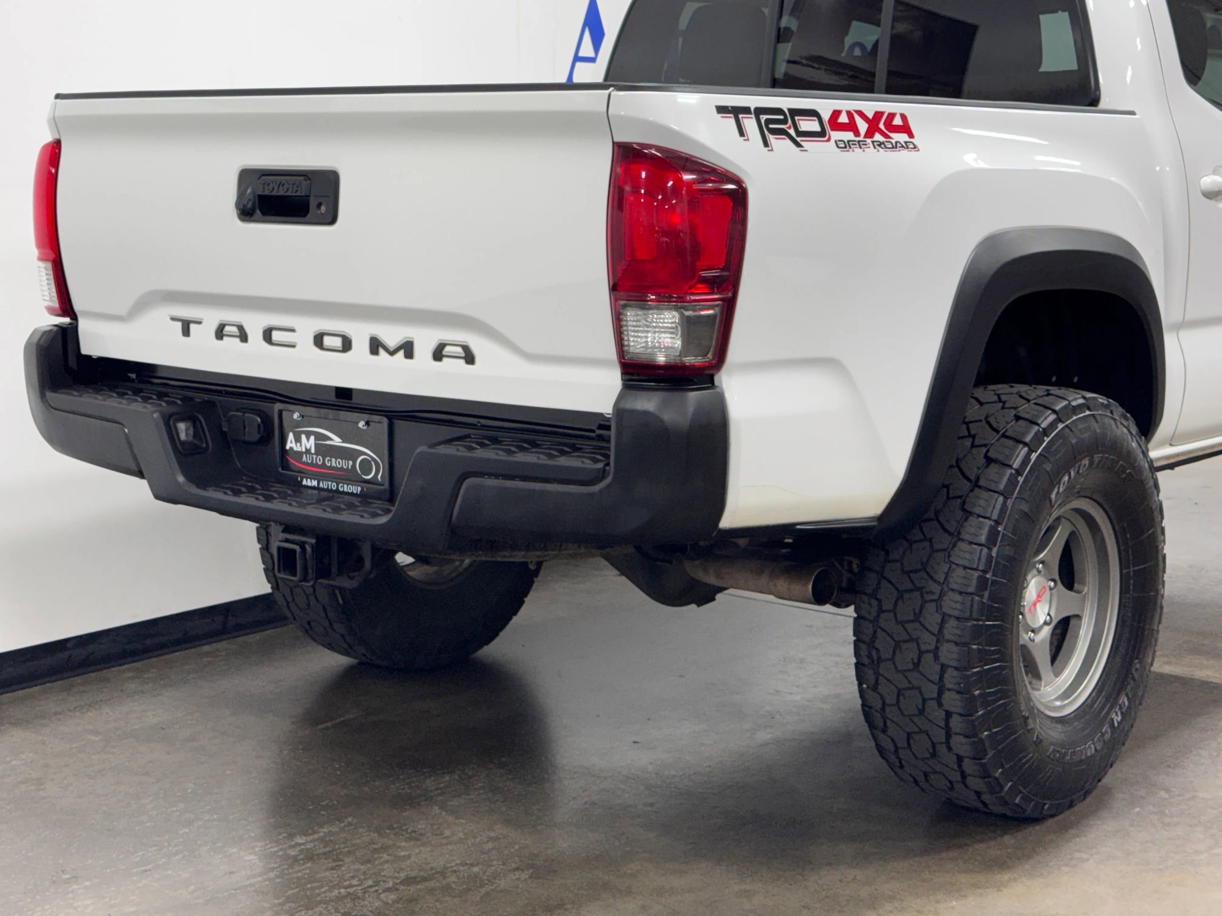 Used 2016 Toyota Tacoma TRD Off-Road w/ Towing Package AWD/4WD image 6