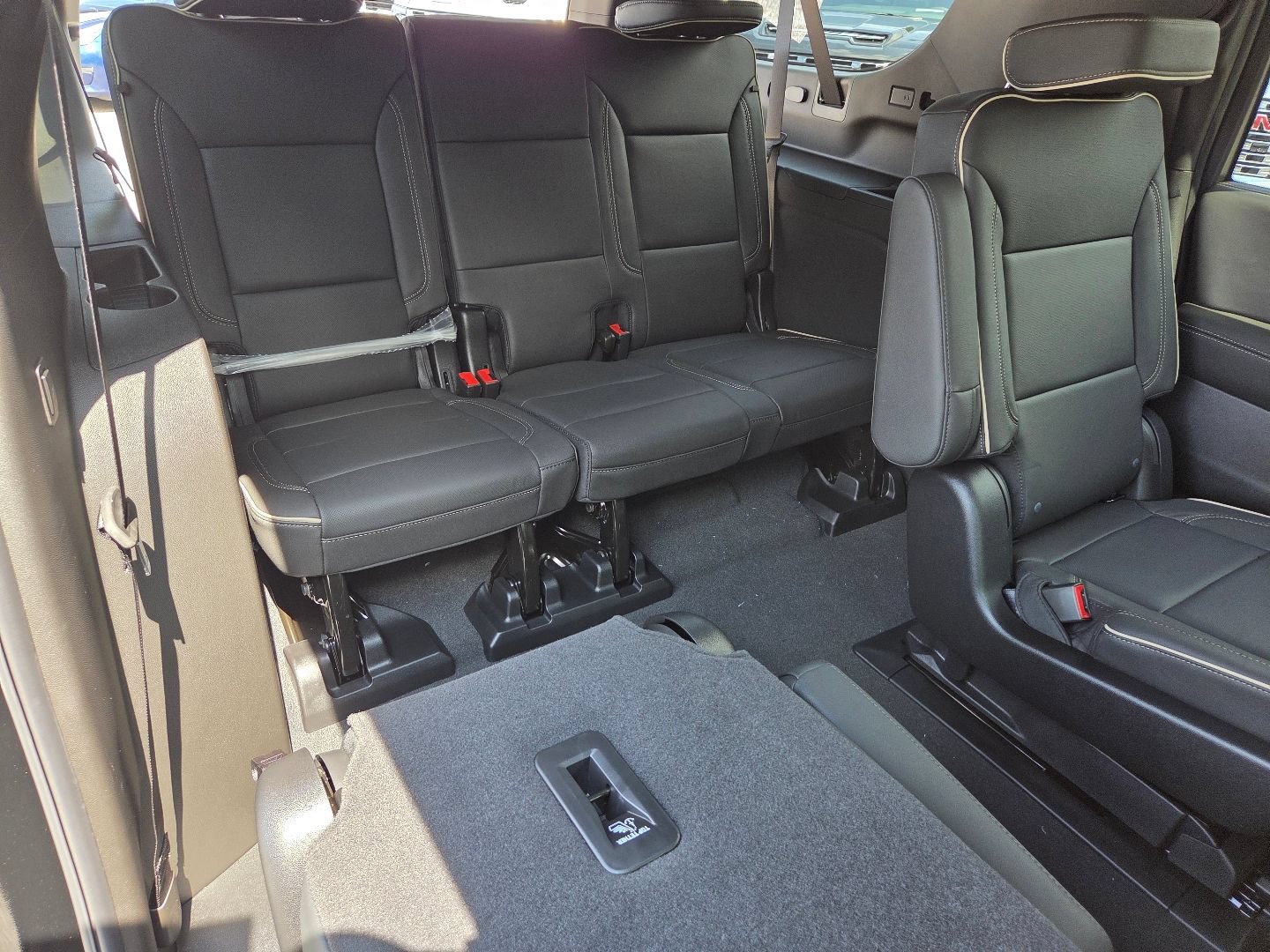 New 2026 GMC Yukon XL Elevation w/ LPO, Elevation Black Package AWD/4WD image 23