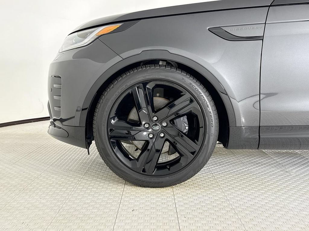 Used 2024 Land Rover Discovery Dynamic SE AWD/4WD image 25