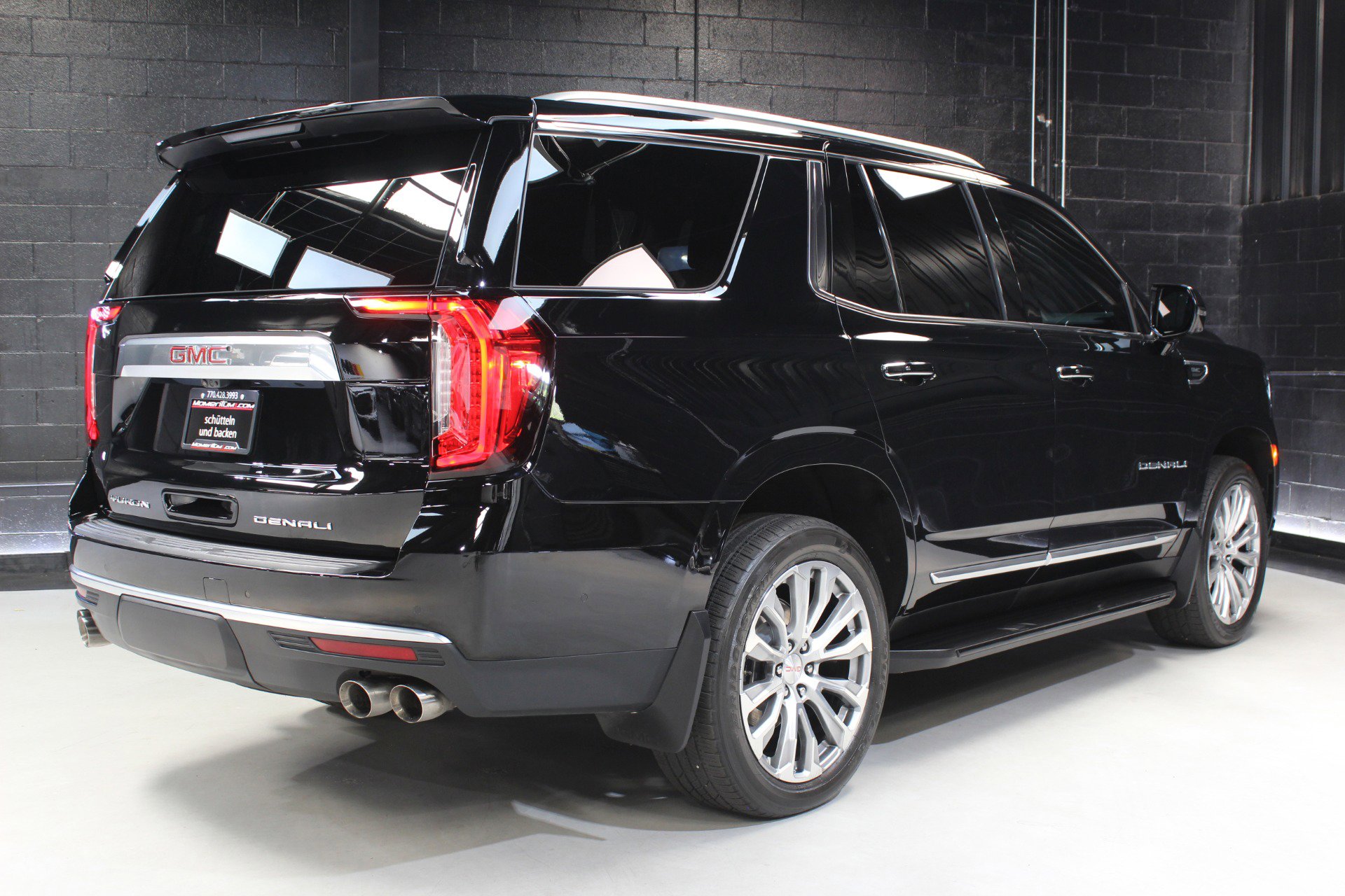 Used 2023 GMC Yukon Denali w/ Advanced Technology Package image 9