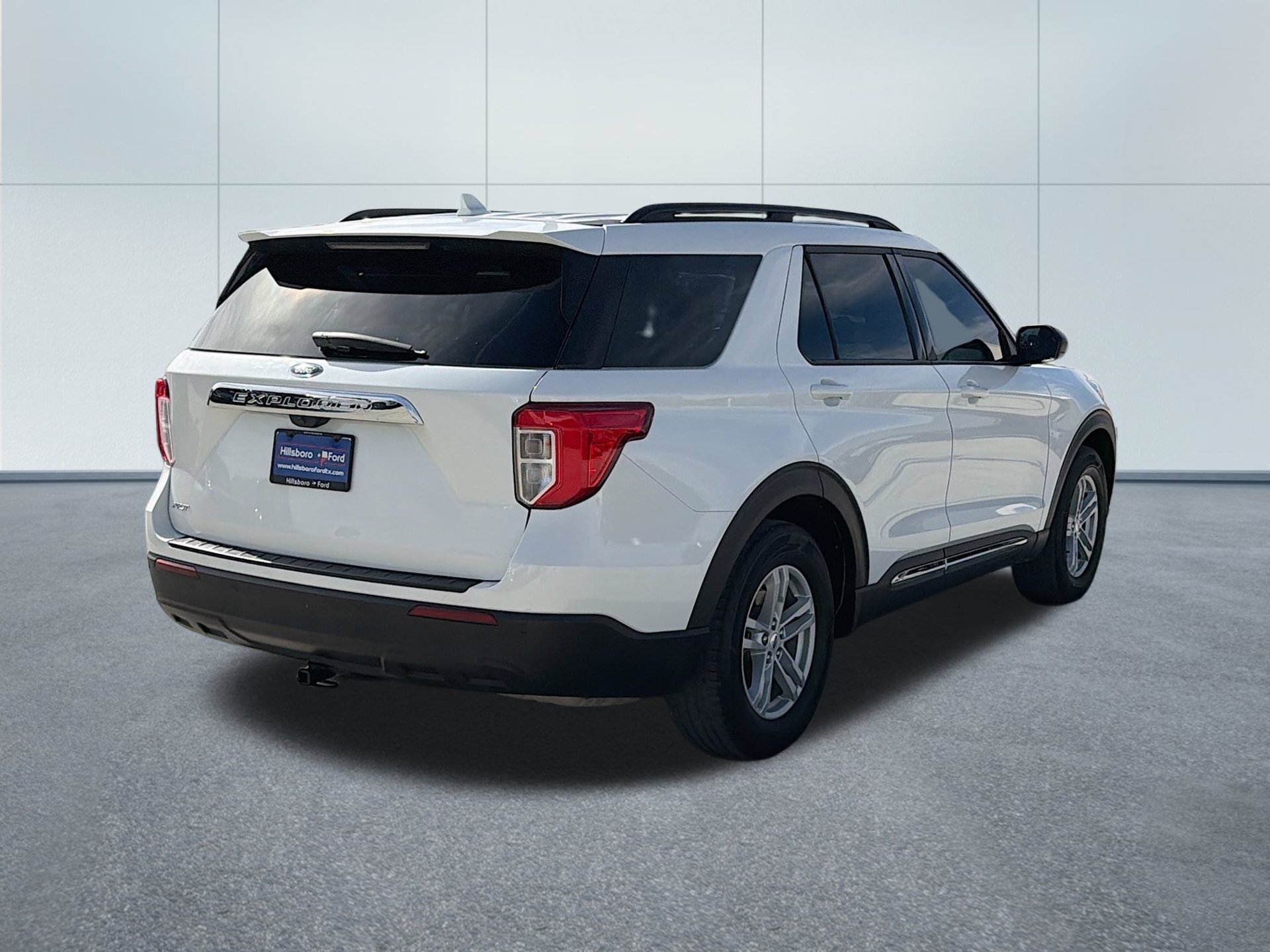 Used 2023 Ford Explorer XLT RWD image 5