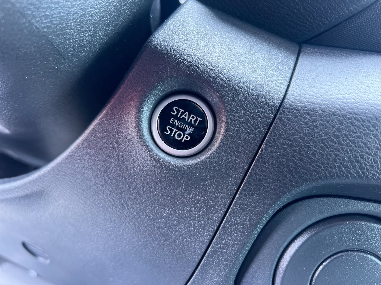 Used 2024 Nissan Frontier SV w/ Technology Package RWD image 21