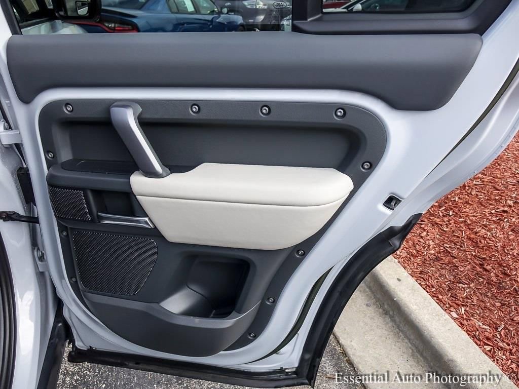 Used 2023 Land Rover Defender 110 X-Dynamic SE image 26