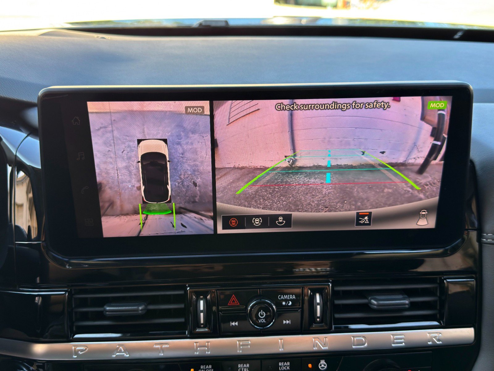 Used 2026 Nissan Pathfinder Platinum FWD image 29