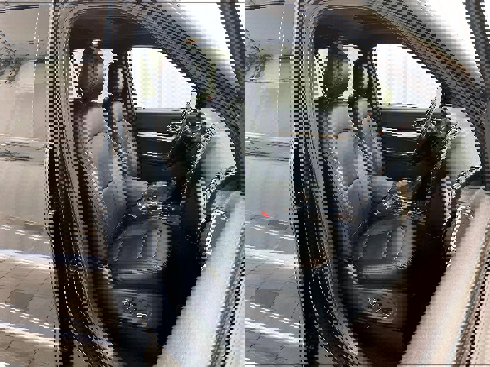 Used 2017 Ford Explorer XLT w/ Equipment Group 202A AWD/4WD image 11