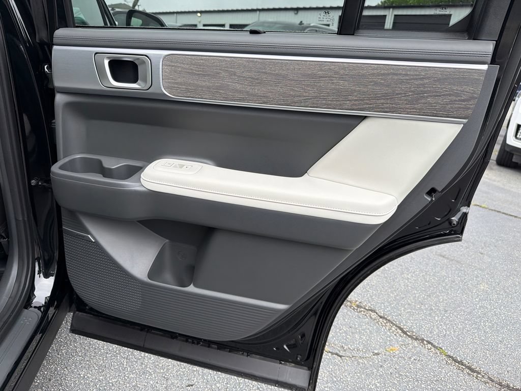 Used 2025 Hyundai Santa Fe Limited FWD image 16