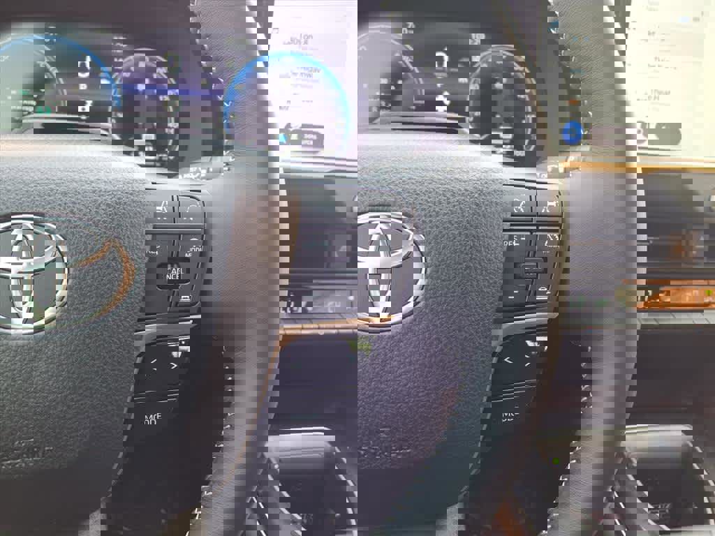 Used 2026 Toyota Crown Limited image 10