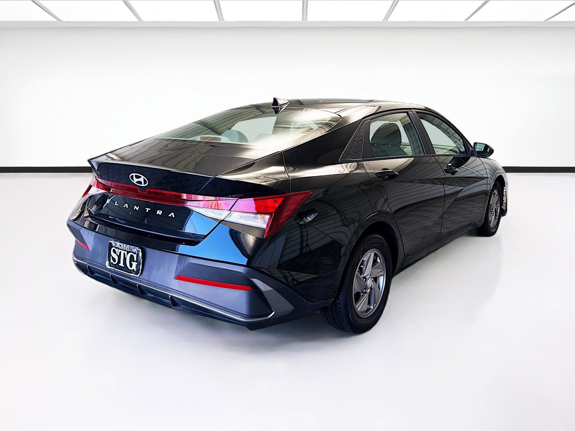 Used 2024 Hyundai Elantra SE image 4