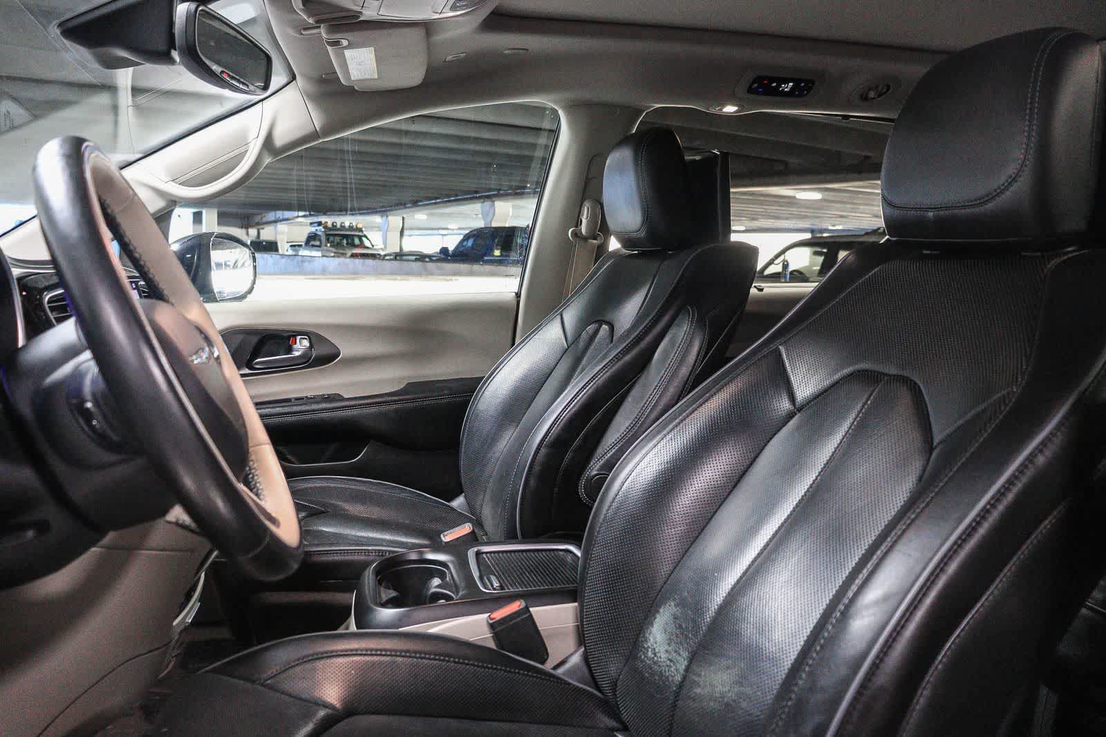 Used 2019 Chrysler Pacifica Limited w/ Advanced Safetytec Group FWD image 19