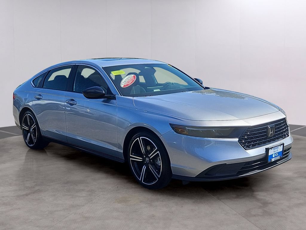 Used 2025 Honda Accord Sport image 3