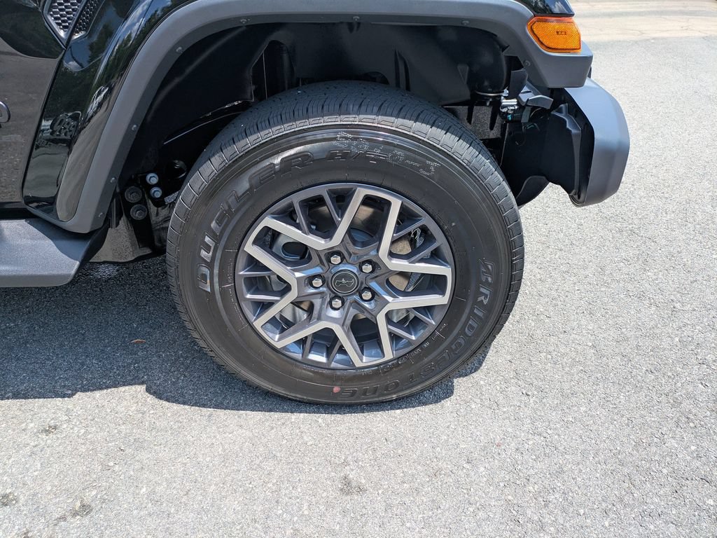 New 2026 Jeep Wrangler Unlimited Sahara AWD/4WD image 13