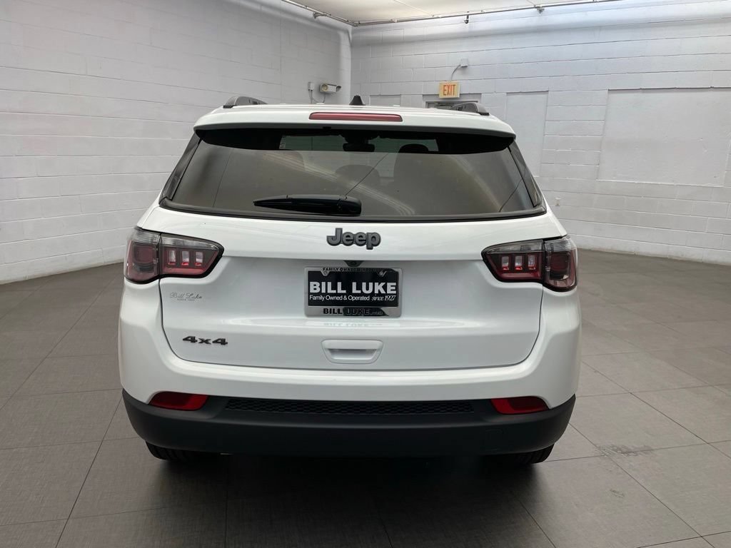 New 2026 Jeep Compass Latitude AWD/4WD image 4