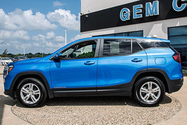 Used 2024 GMC Terrain SLE AWD/4WD image 2