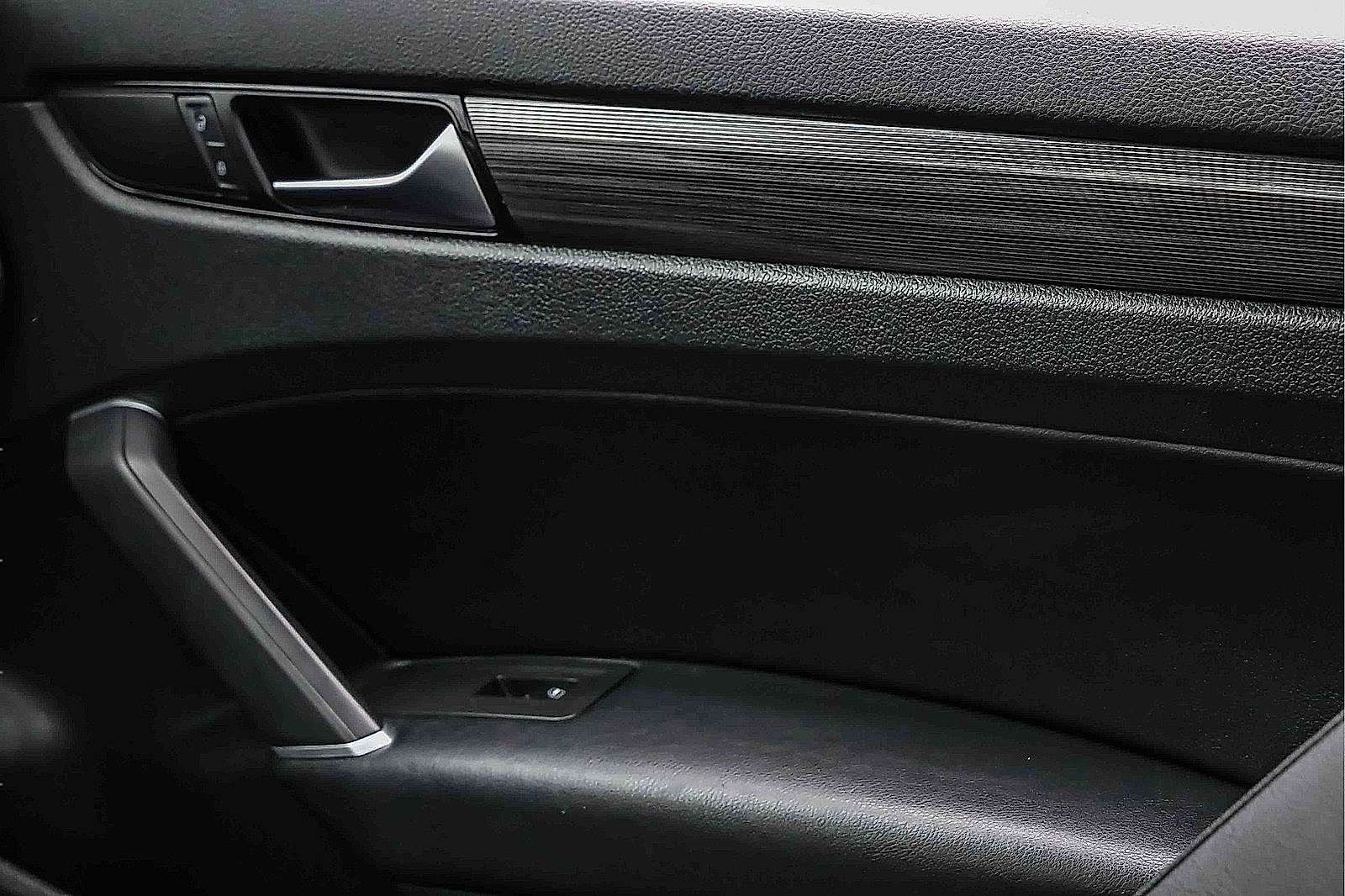 Used 2021 Volkswagen Passat 2.0T R-Line image 16