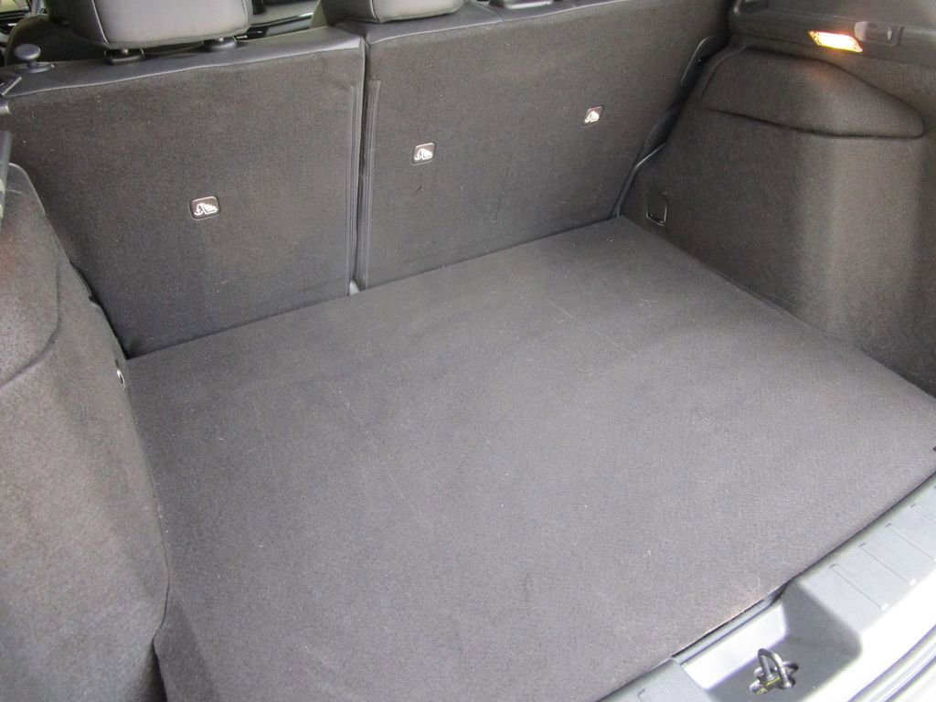 Used 2025 Nissan Kicks SR AWD/4WD image 16