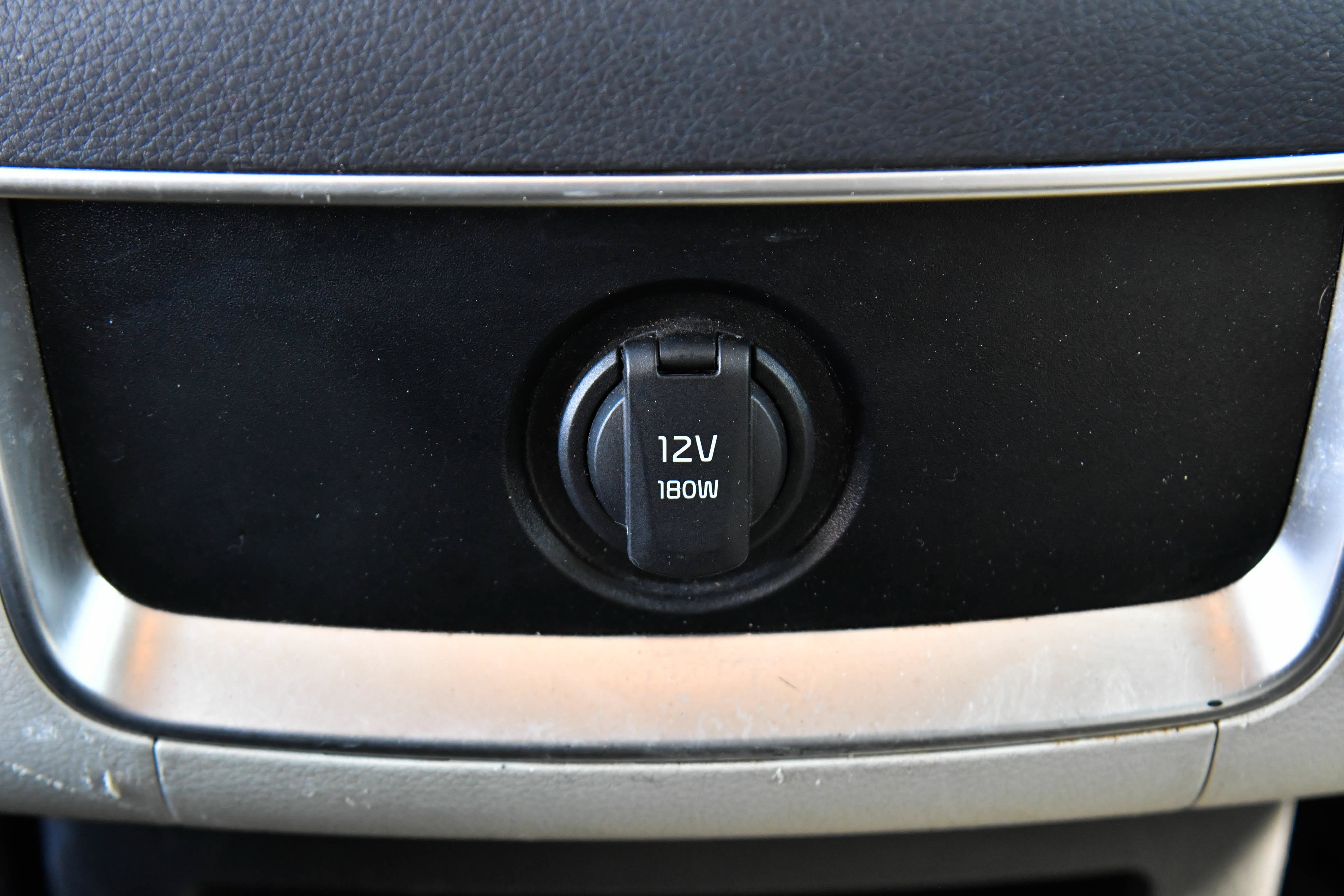 Used 2023 Kia Carnival LX FWD image 40