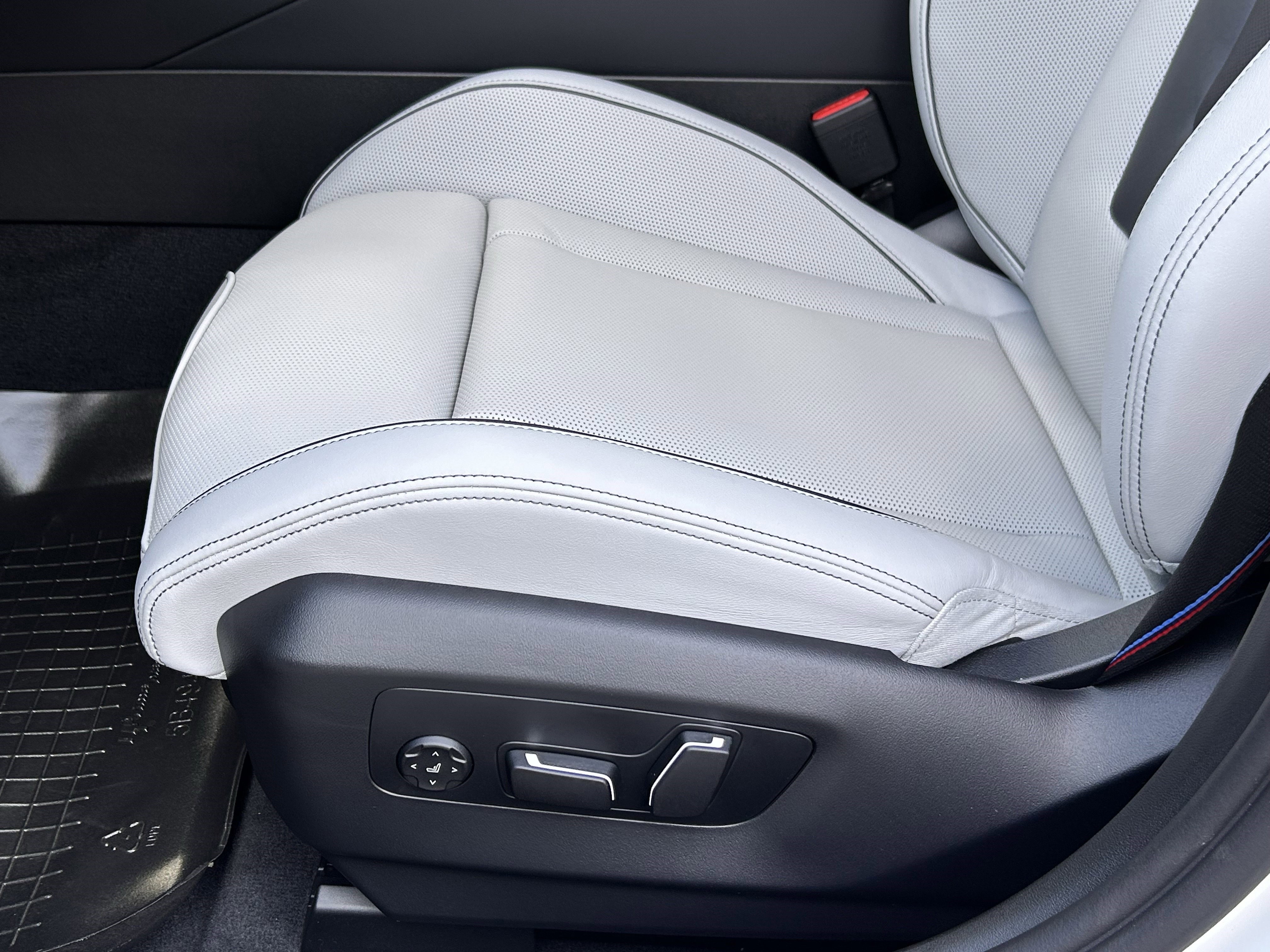 Used 2026 BMW M5 w/ Executive Package AWD/4WD image 27