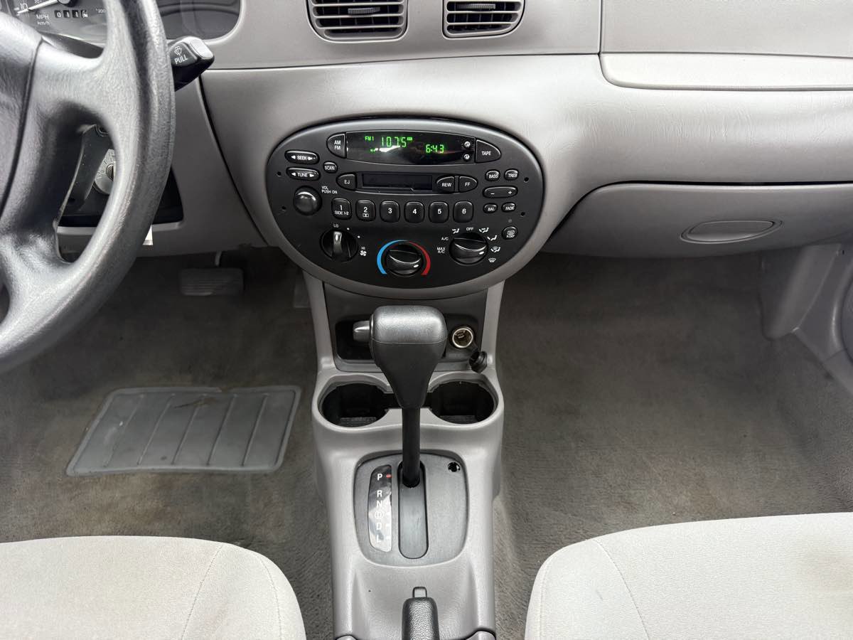 Used 2002 Ford Escort Sedan image 19