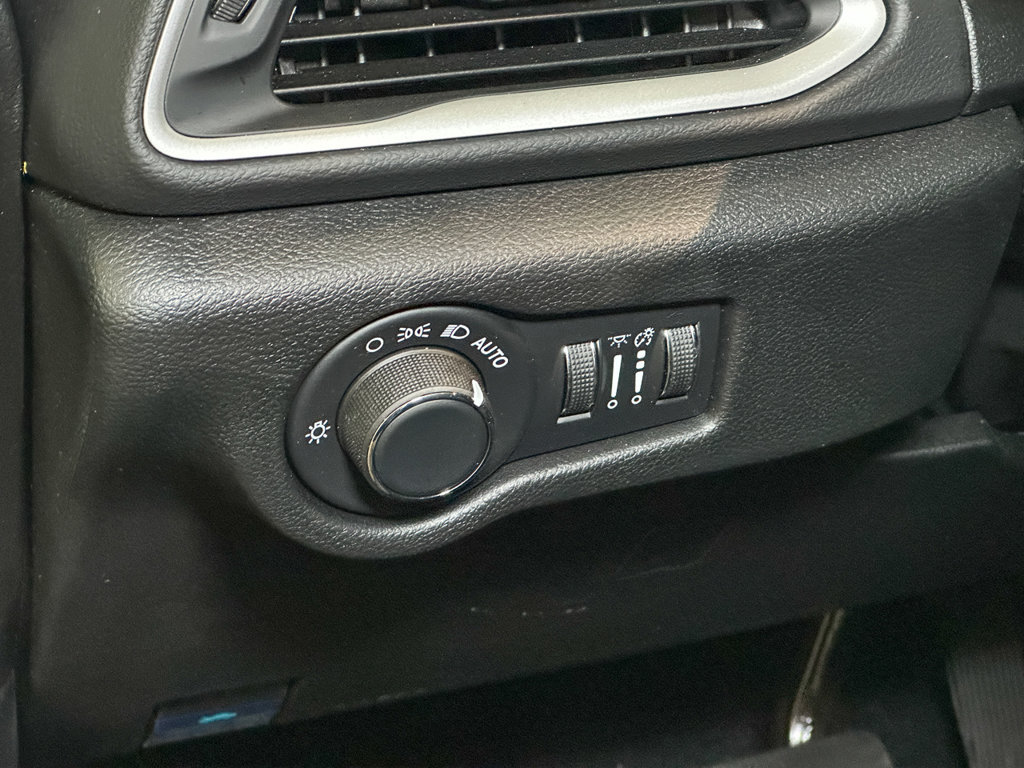 New 2026 Chrysler Voyager LX FWD image 21