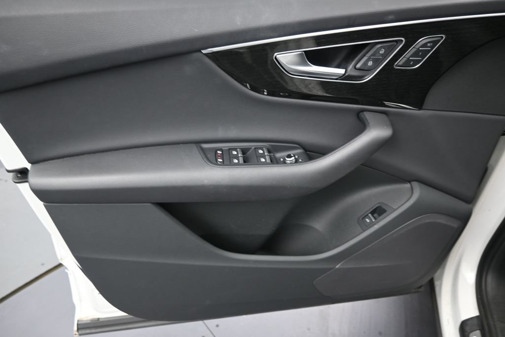 Used 2021 Audi Q7 2.0T Premium w/ Convenience Package AWD/4WD image 11