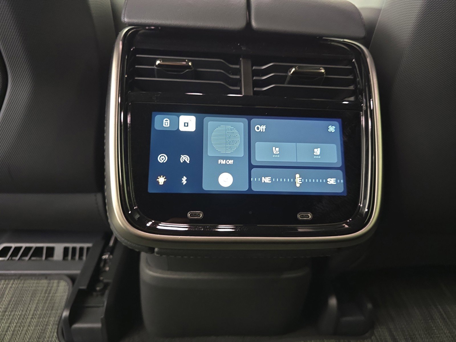 Used 2024 Rivian R1S Adventure AWD/4WD image 30