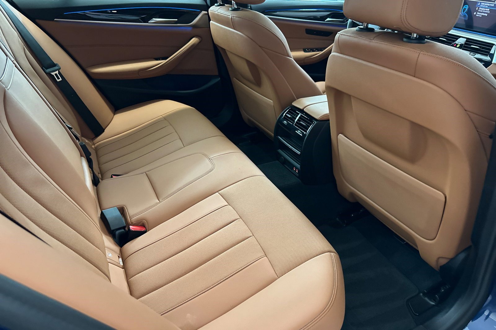 Certified 2023 BMW 530e w/ Convenience Package image 29