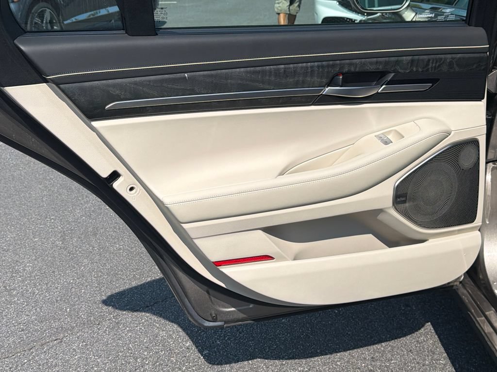 Used 2022 Genesis G90 3.3T Premium RWD image 24