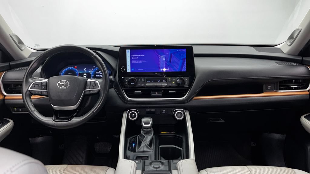 Used 2024 Toyota Grand Highlander AWD image 32