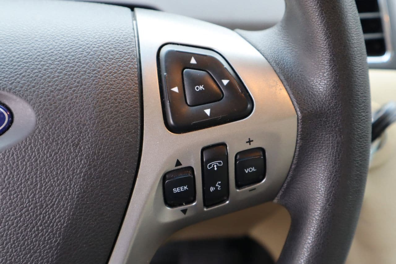 Used 2018 Ford Taurus SE FWD image 12