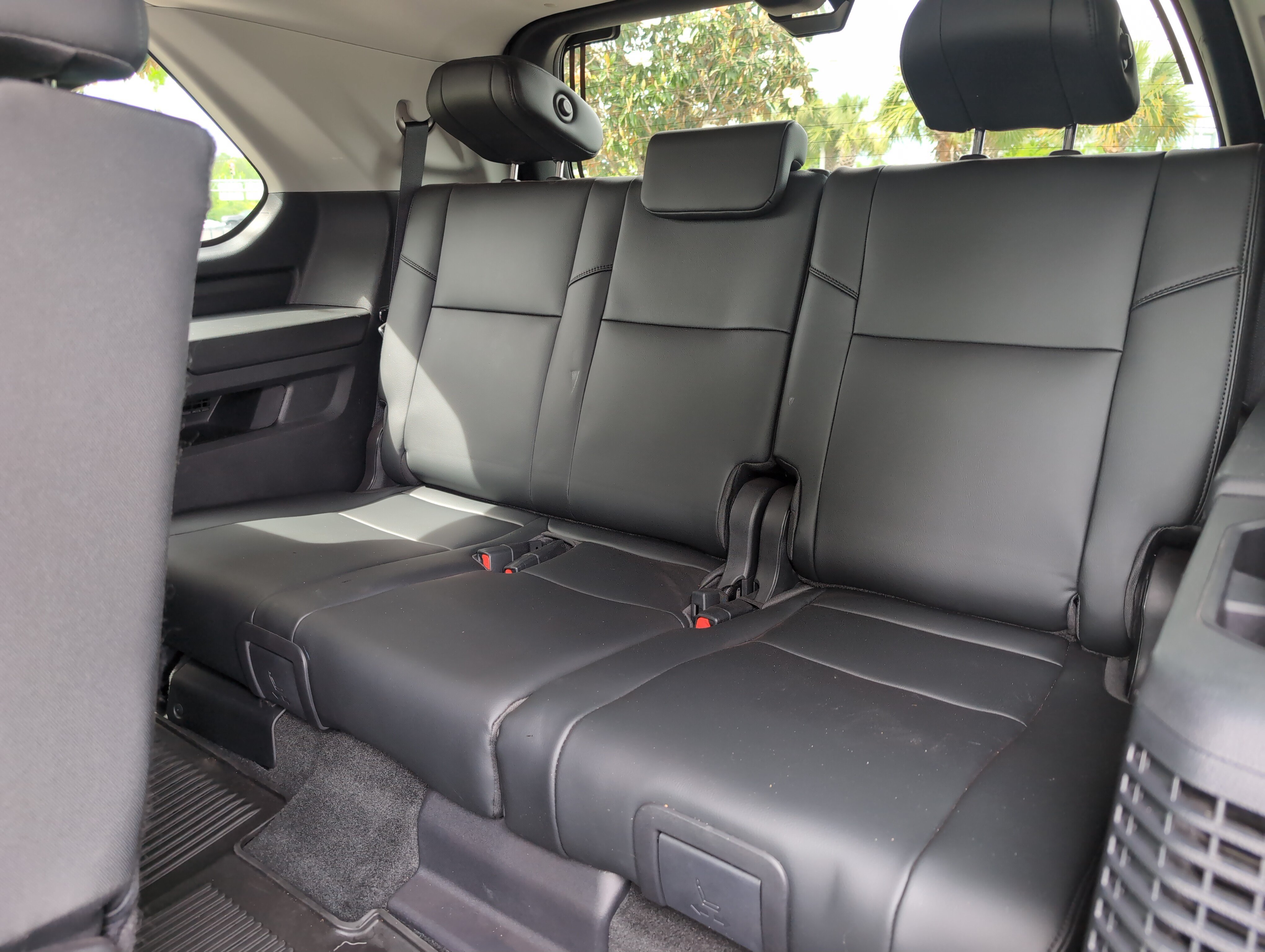 Used 2023 Toyota Sequoia SR5 w/ SR5 Premium Package AWD/4WD image 32