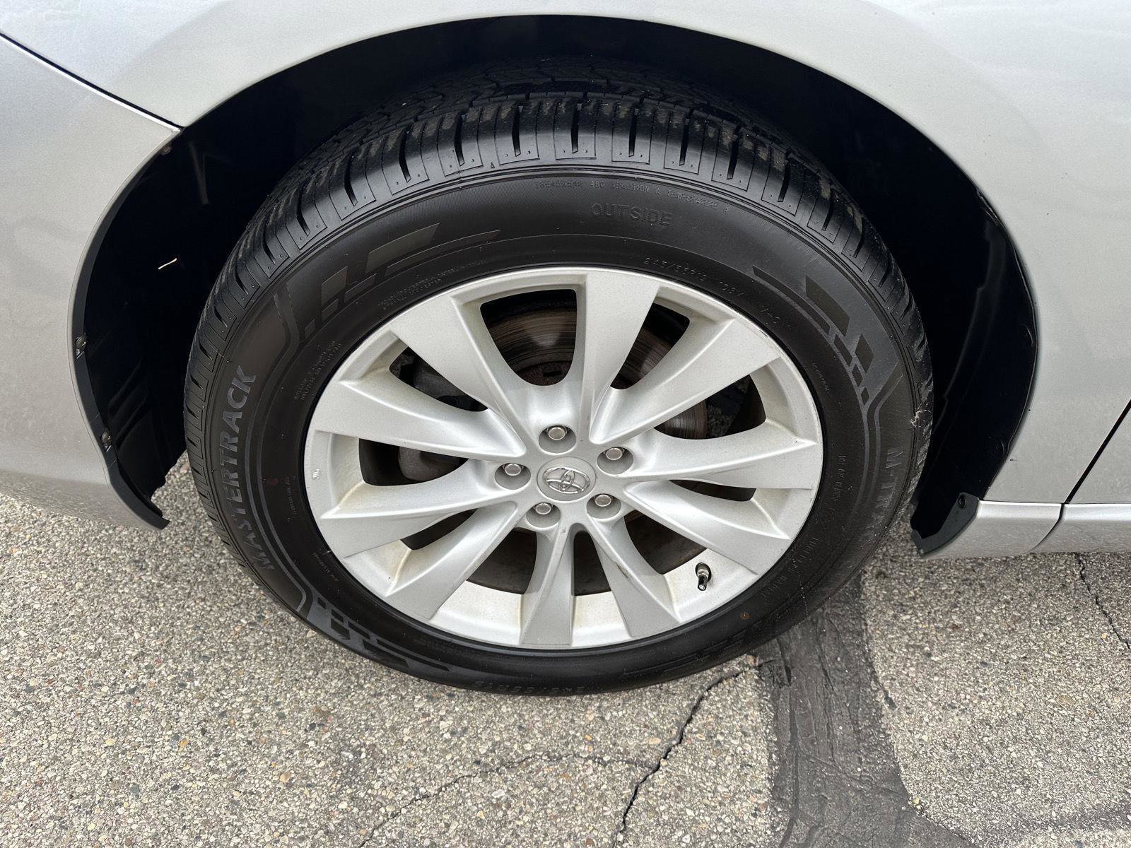 Used 2015 Toyota Venza LE image 12