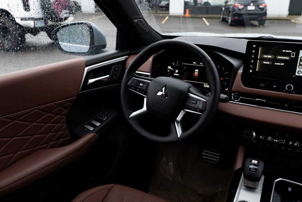 New 2026 Mitsubishi Outlander SEL image 9