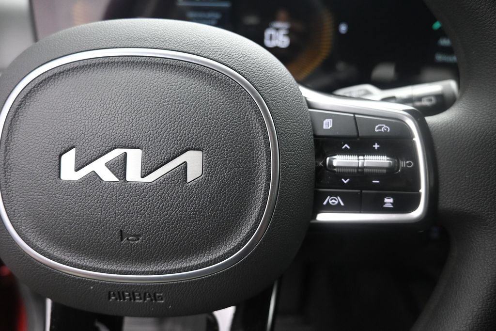 Used 2025 Kia Sorento LX FWD image 14